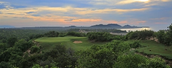 The Bluffs Grand Ho Tram | photo by Gary Lisbon
