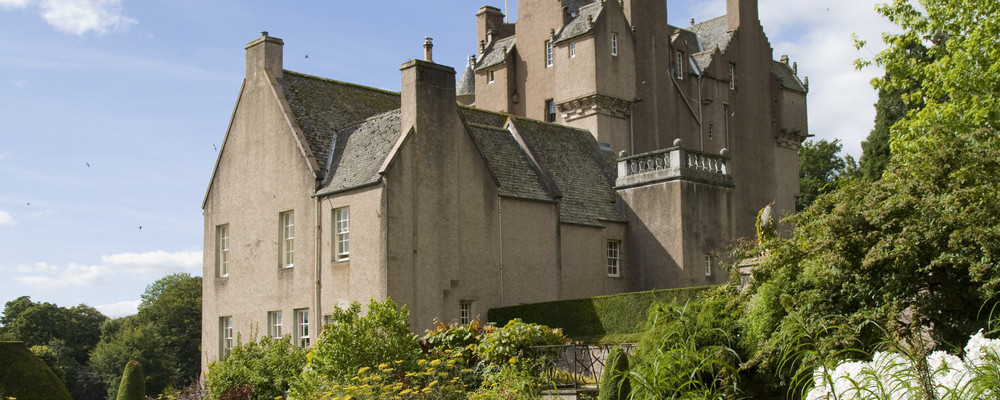 Crathes Castle in Scotland shutterstock_11594746.j