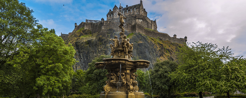 Edinburgh Castle, Scotland shutterstock_411482521.