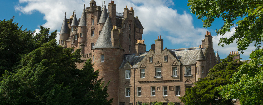 Glamis Castle Scotland shutterstock_537958213.jpg