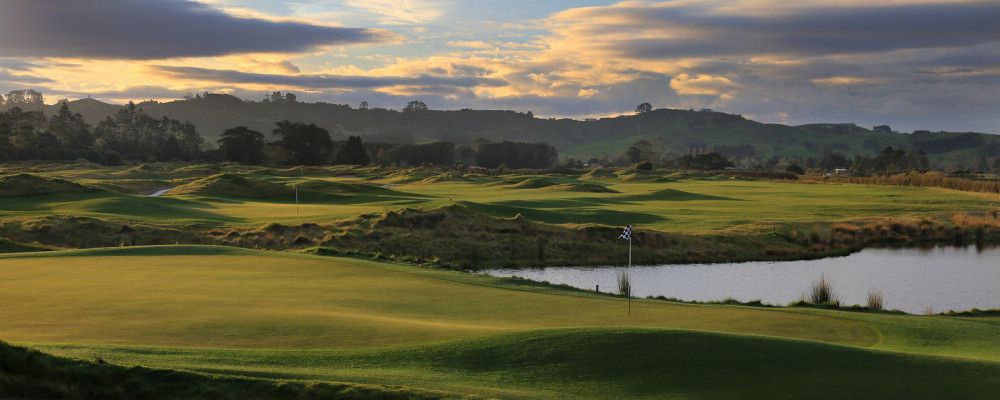 Windross Farm Golf Course by Gary Lisbon