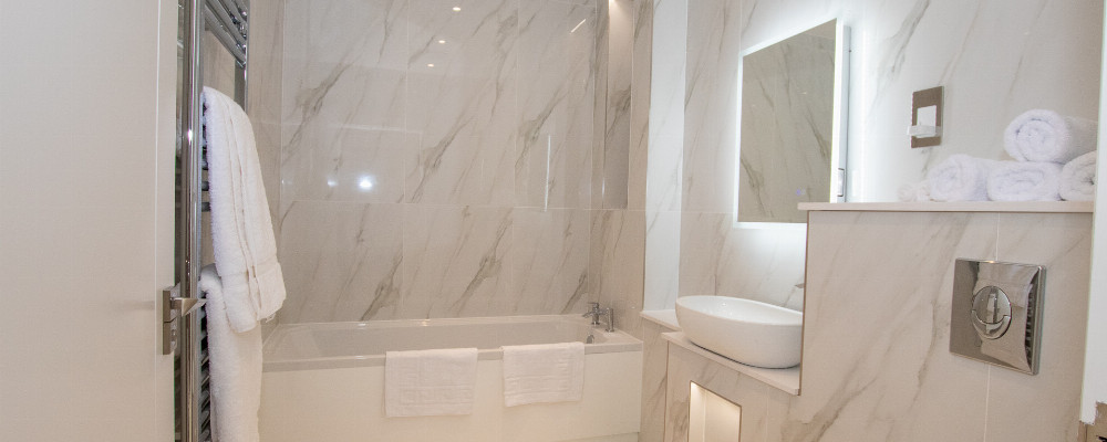 Curran Gate - Bathroom