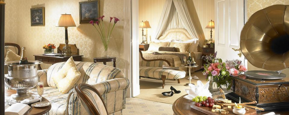 Hayfield Manor - bedroom 
