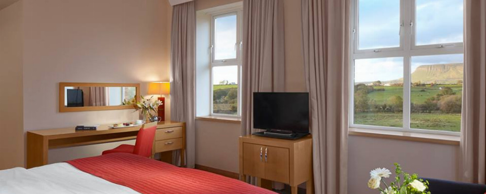 Radisson Blu Sligo - bedroom  