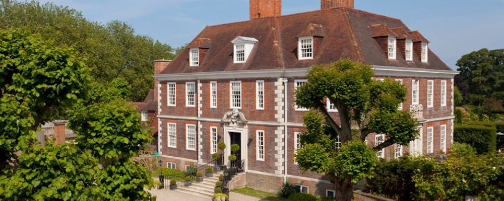 Salutation - exterior