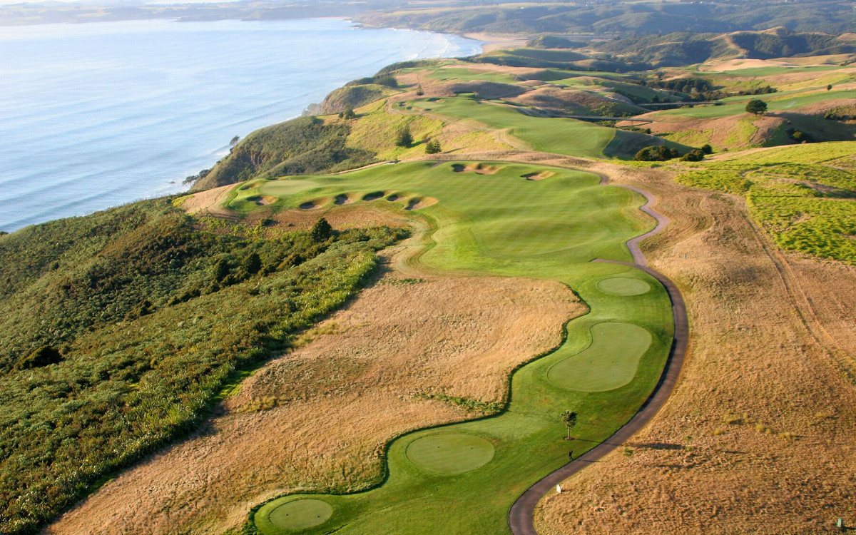 Kauri Cliffs by Gary Lisbon