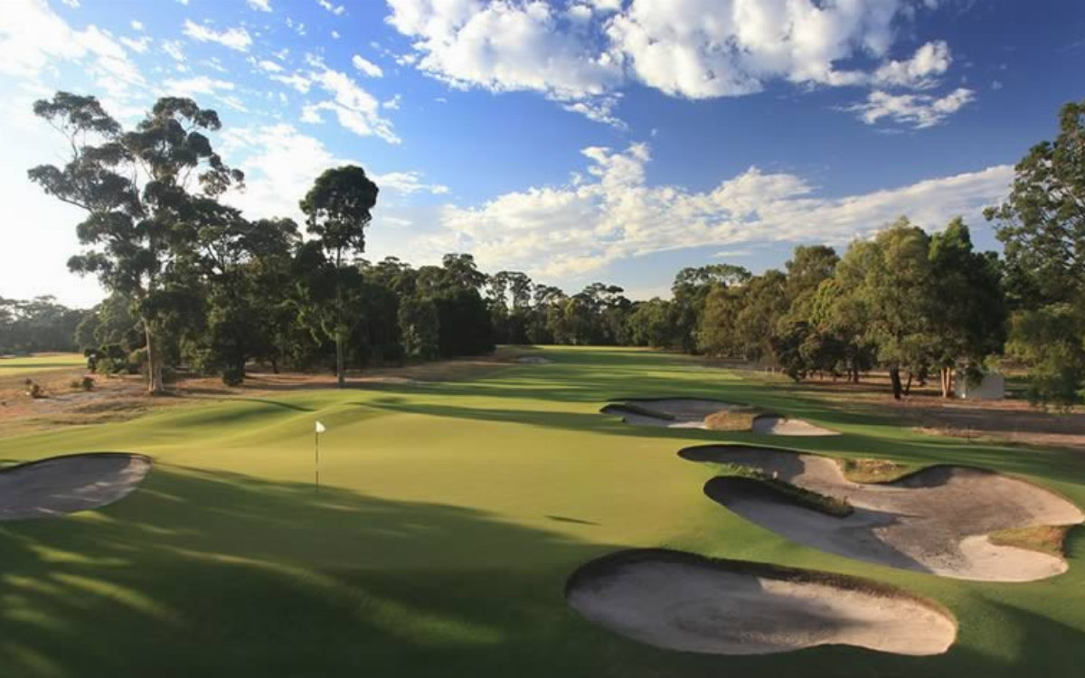 The Metropolitan Golf Club by Gary Lisbon