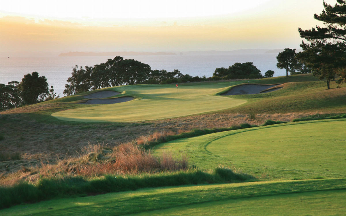 Gulf Harbour by Gary Lisbon