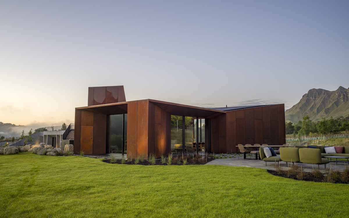 Black Barn Retreats - Te Mānia