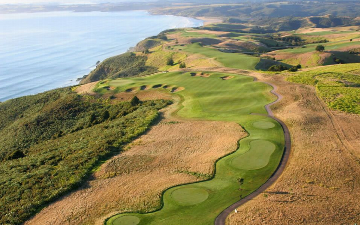 Kauri Cliffs by Gary Lisbon