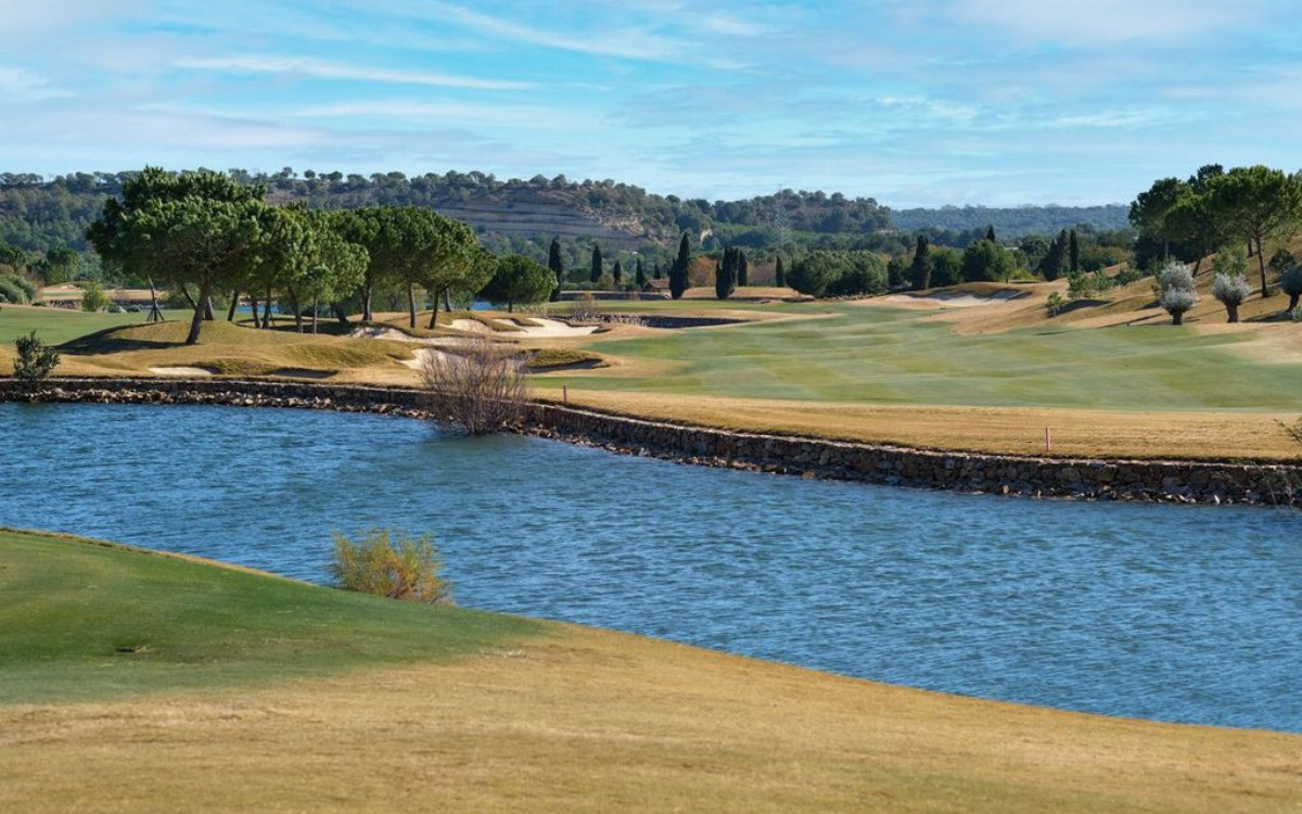 Las Colinas Golf & Country Club