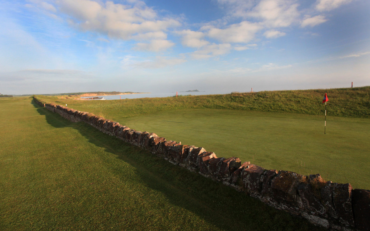North Berwick by Gary Lisbon