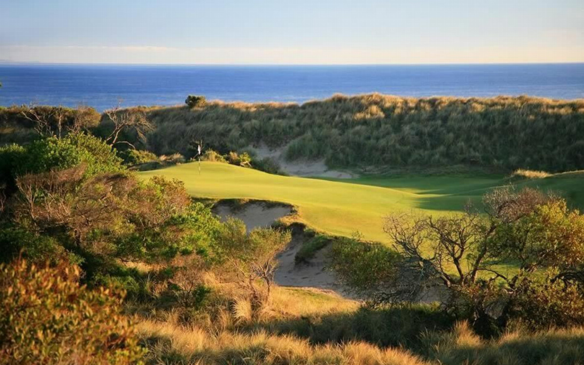 Barnbougle Dunes by Gary Lisbon