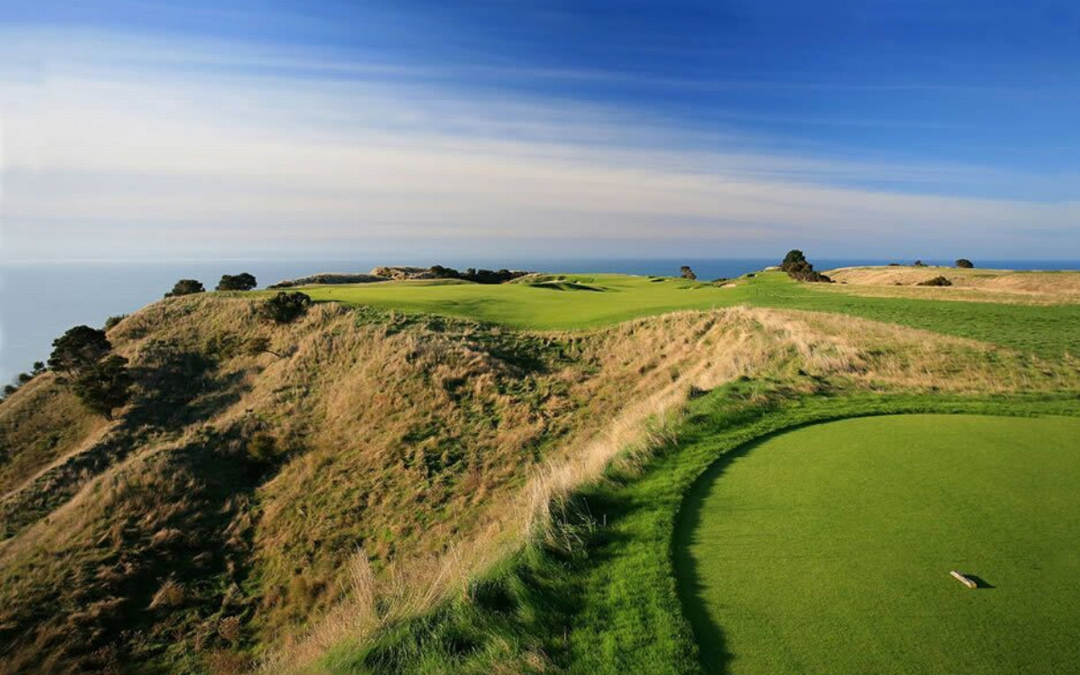 Cape Kidnappers by Gary Lisbon