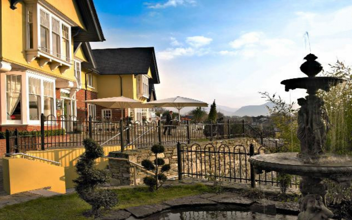 Randles Hotel - exterior 