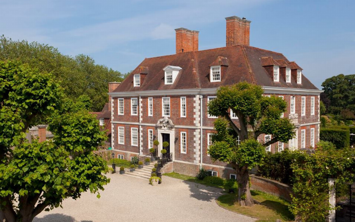 Salutation - exterior